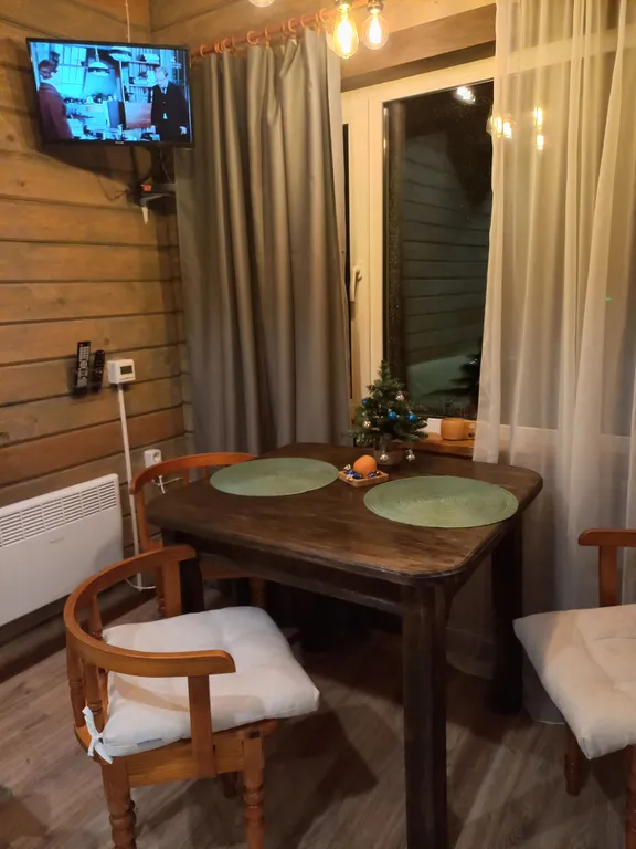 Домик у реки с отличным видом на 2 шлюз Волго Балтийского канала и лес