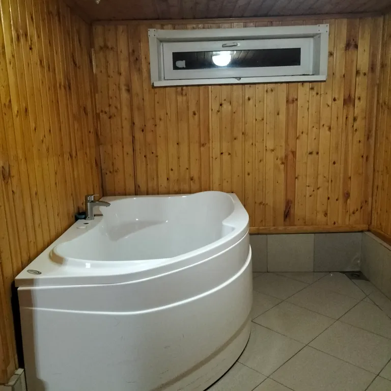 Дом коттедж в черте города