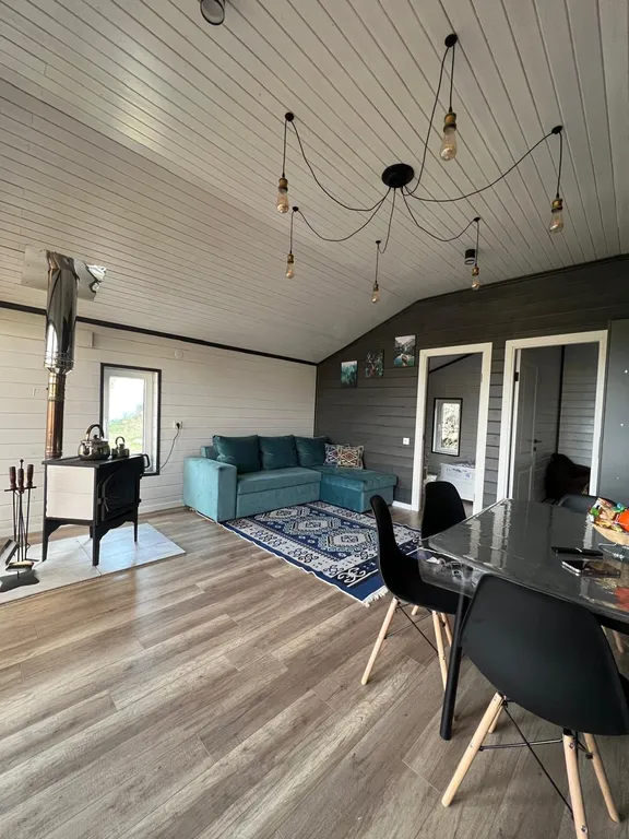 Уютный дом в лесу