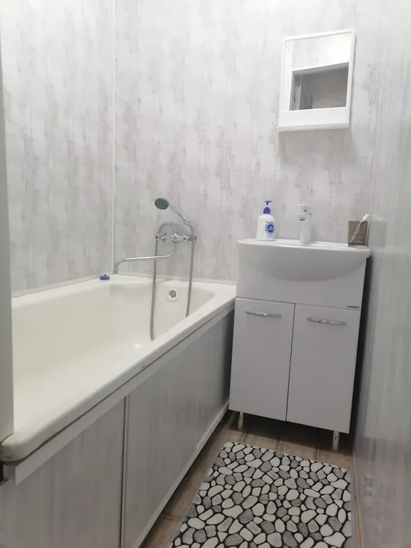 Сдается чистая, уютная 2-х комнатная квартира со всеми удобствами.