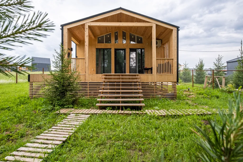 Атмосферный дом с баней в лесу