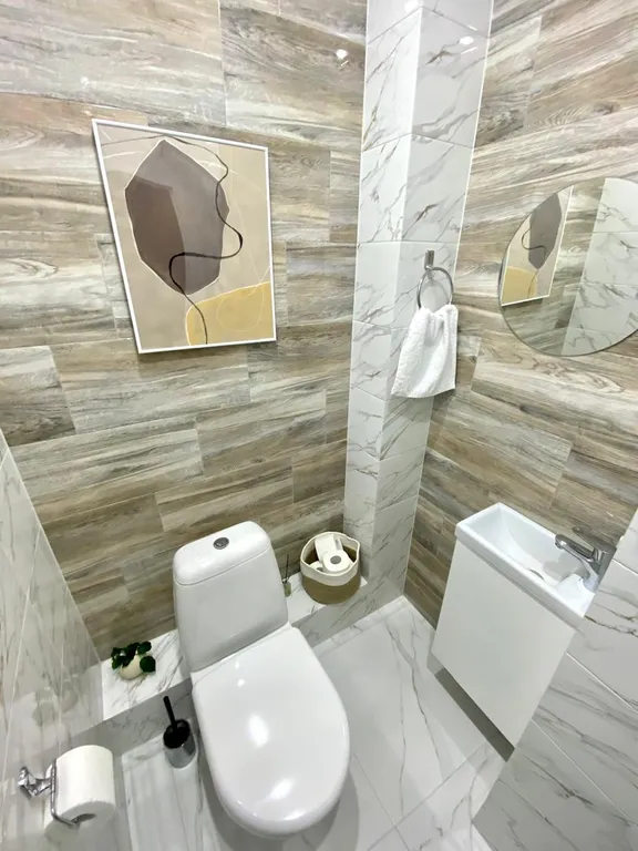 Трехкомнатная квартира Mocha Mousse недалеко от вокзала