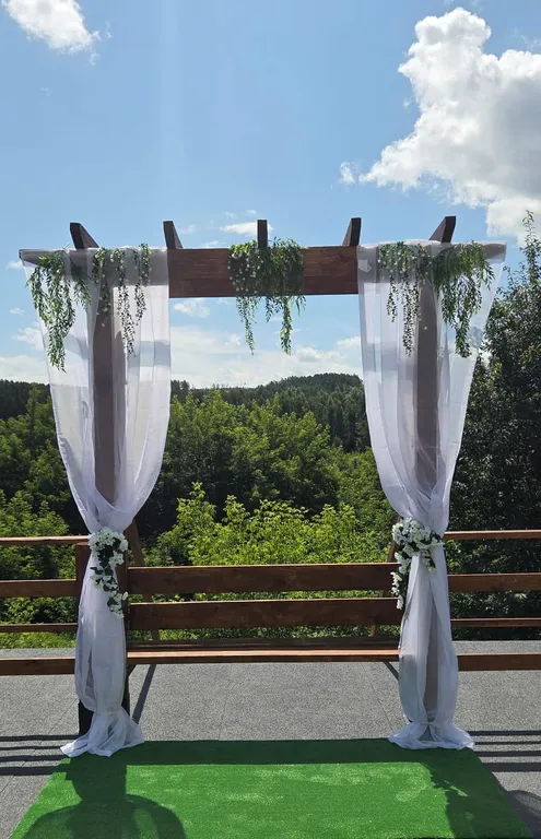 Коттедж с баней и бассейном-купелью в уникальном месте