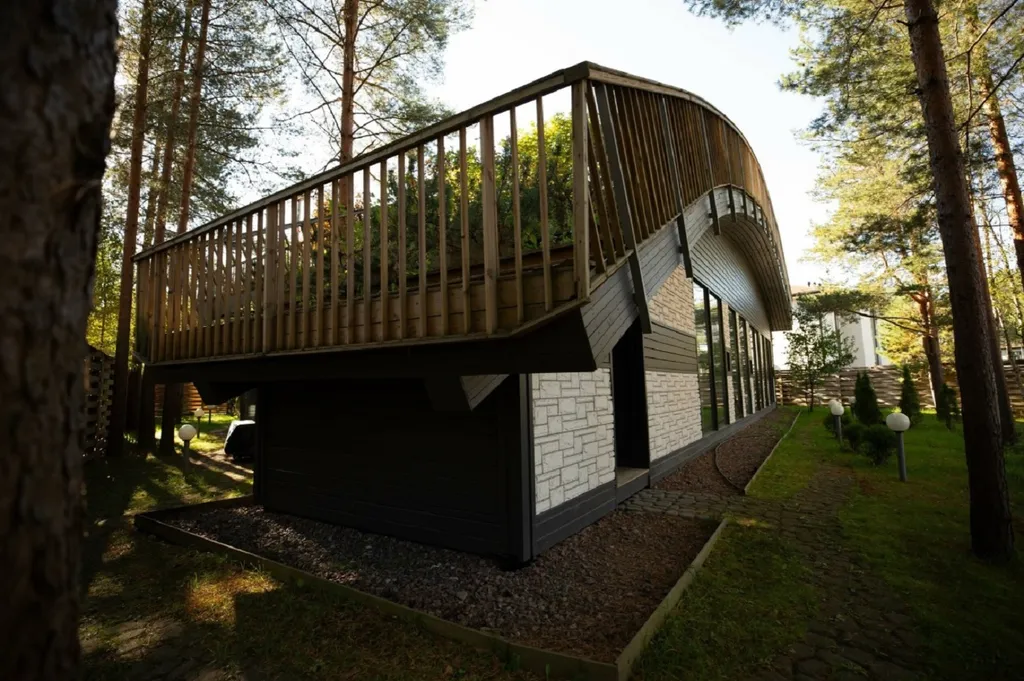 Дизайнерский коттедж с садом на крыше