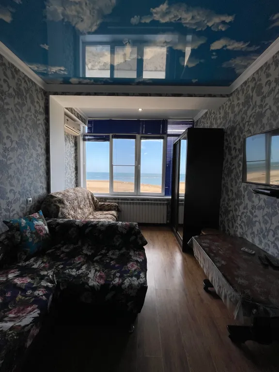 Студия с видом на море