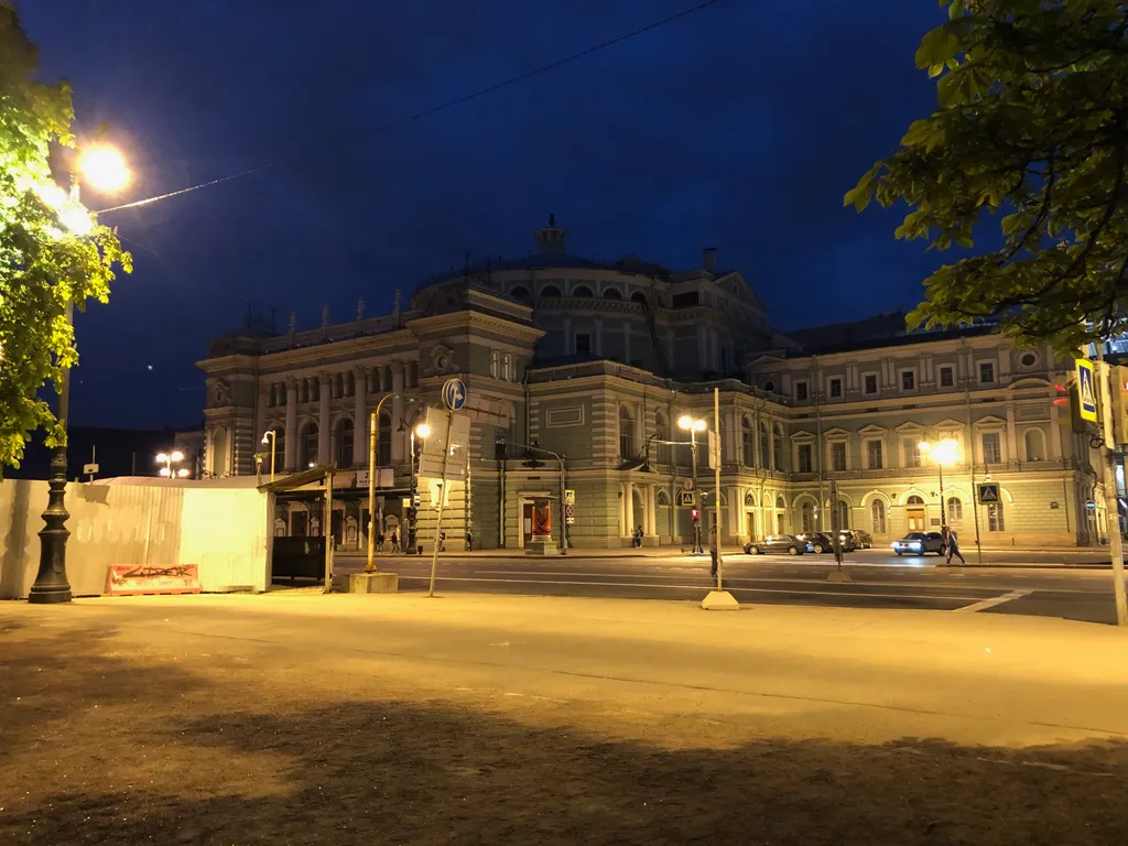 Большая квартира у Мариинского театра