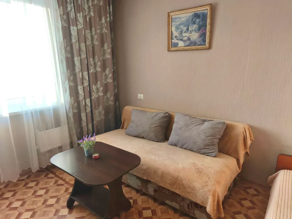 Квартира Квартира с видом на тихий двор в центре Взлетки. — Красноярск