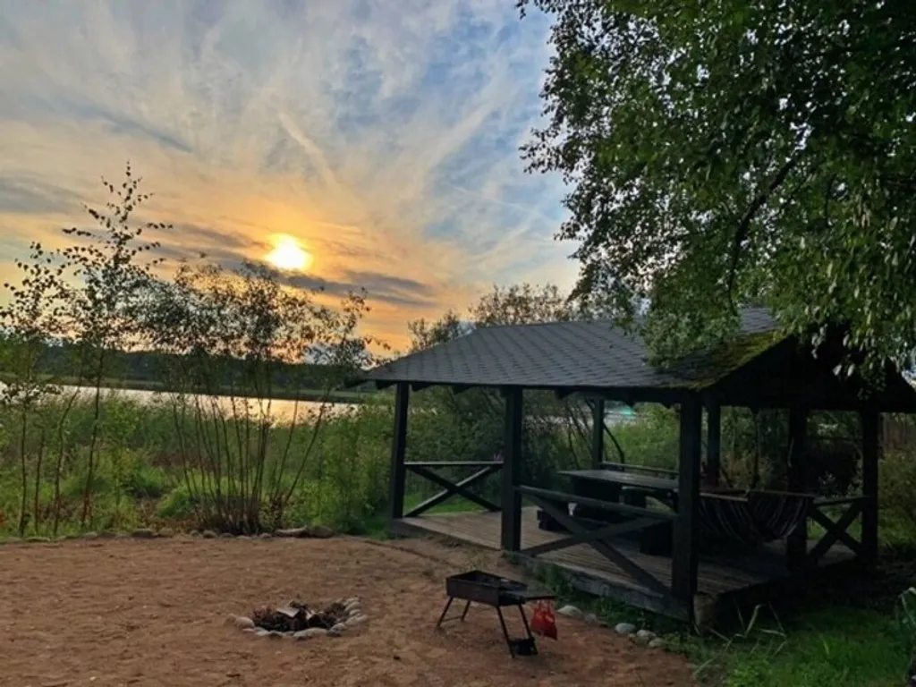 Домик на берегу