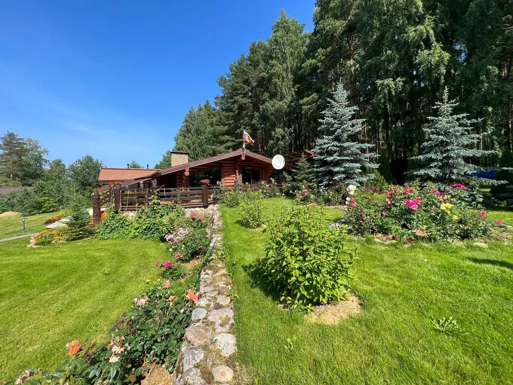 Коттедж на берегу Суходольского озера