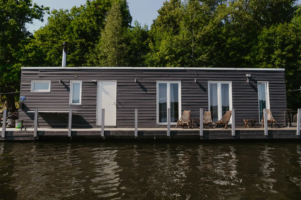 Плавучий дом Лосось