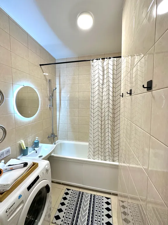 Новый дизайнерский апартамент с бесплатной парковкой для гостей