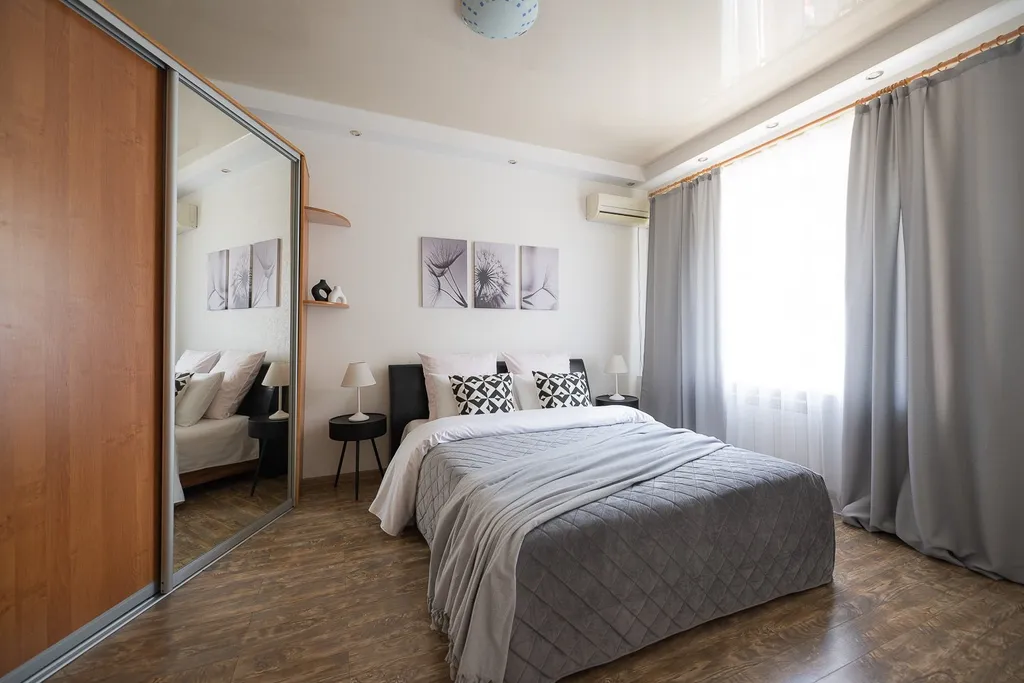 На площади Революции