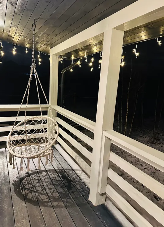 Загородный дом с видом на лес