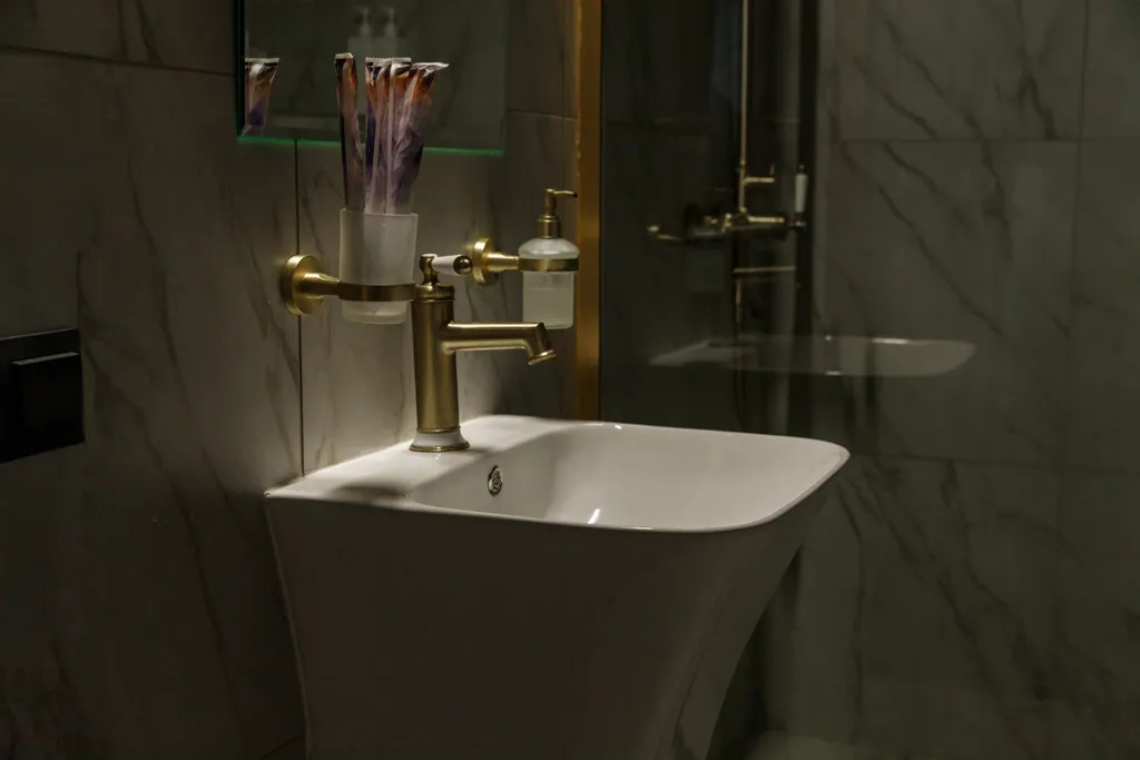 Просторный двухкомнатный коттедж 75 метров в лесу у пруда