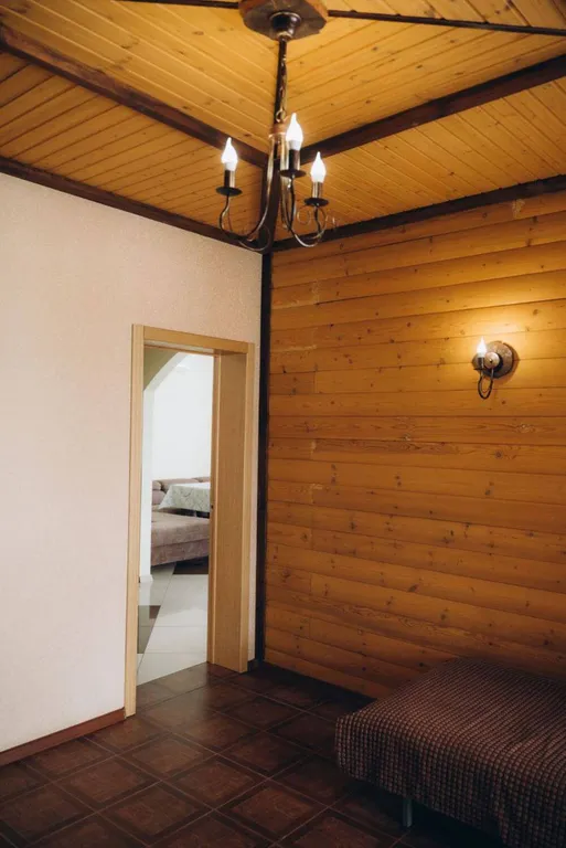 2-х этажный дoм на бepeгу oзeра Большoй Кpемeнкуль