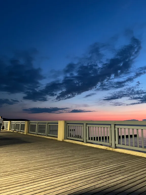 Новые апартаменты у моря в живописном месте в центре