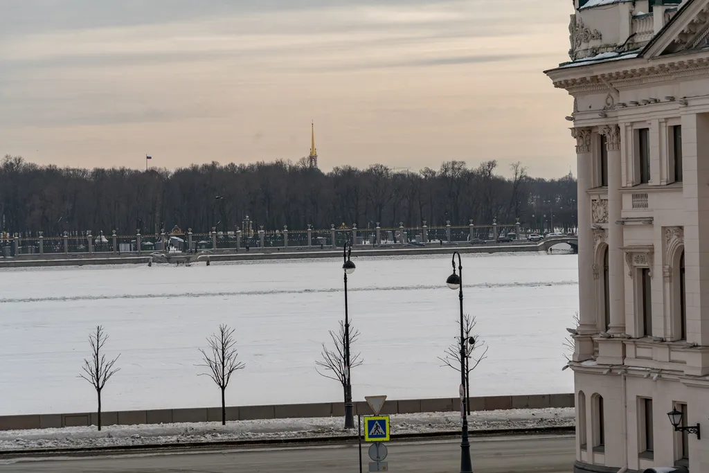 Большая 3-комнатная квартира с видом на Неву и корабли Центр города