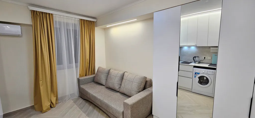 Около метро Барекамутян и института Мергеляна