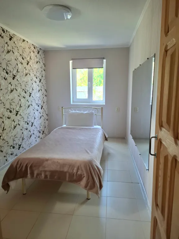 Дом с навесом возле реки