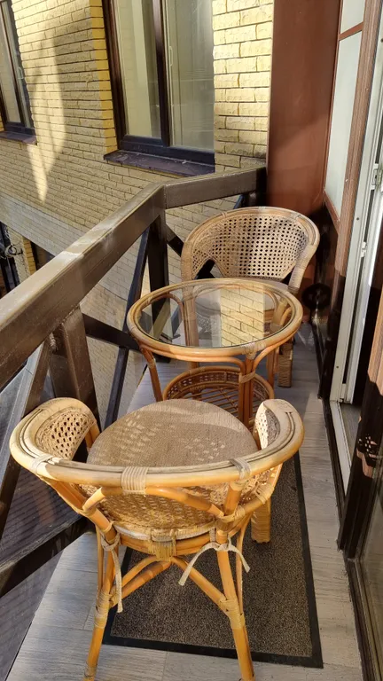 Уютный апартамент в центре с балконом и видом на горы лес