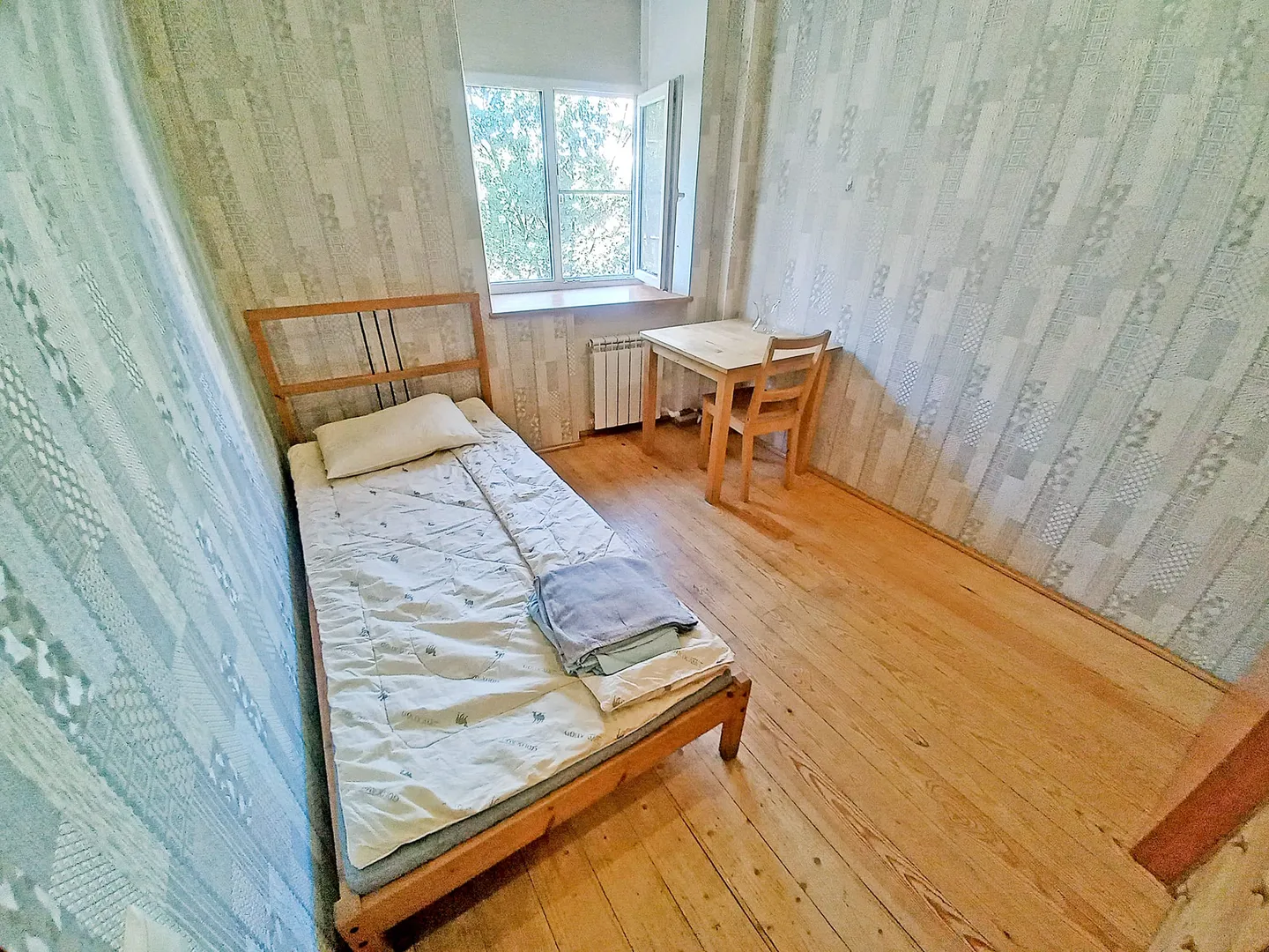 Комната с односпальной кроватью