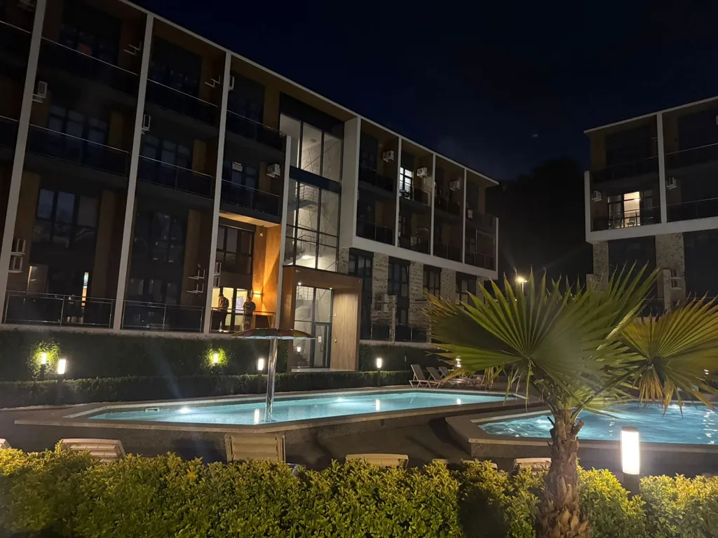 Новая квартира-студия бизнес класса с бассейном