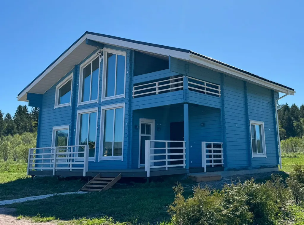 Большой дом с видом на озеро, 3 спальнями, сауной и детской площадкой