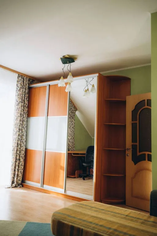 2-х этажный дoм на бepeгу oзeра Большoй Кpемeнкуль