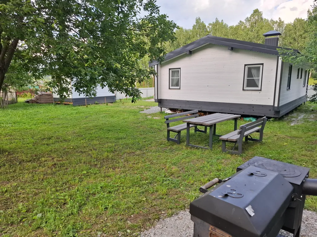 Дом в лесу с большой террасой