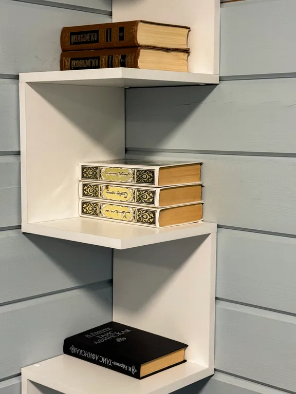 Домик на берегу реки