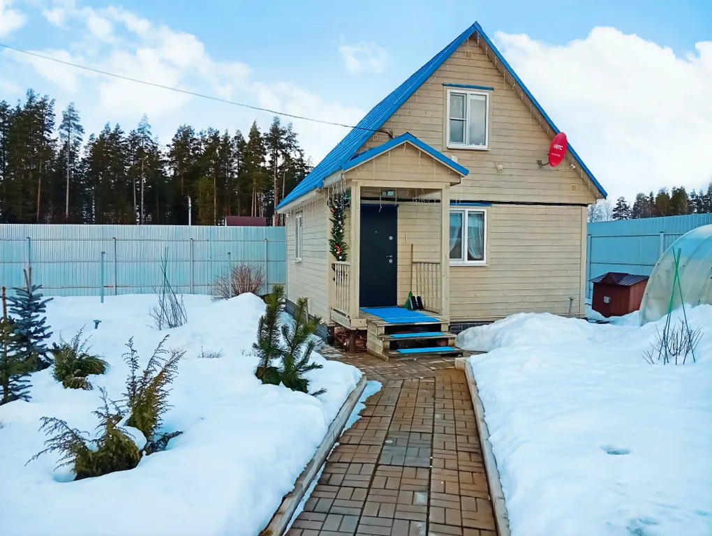 Двухэтажный домик в тихой деревне вблизи леса и озера, сауна в доме, сад