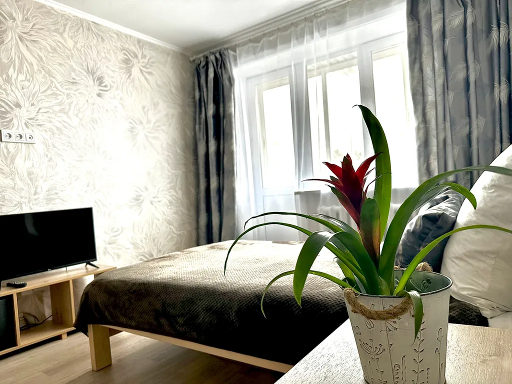 Теплая солнечная квартира рядом с ледовым дворцом и ИРНИТУ