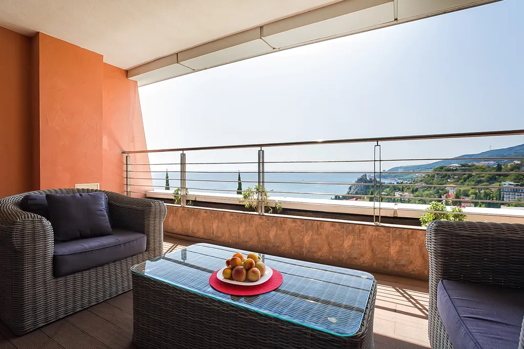 Респектабельные апартаменты с видом на море, горы, рядом с артек