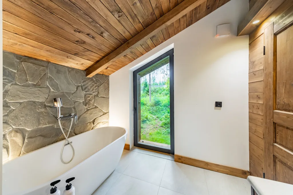 Коттедж Сказочный Шале с камином и джакузи в живописном лесу — Шадрино