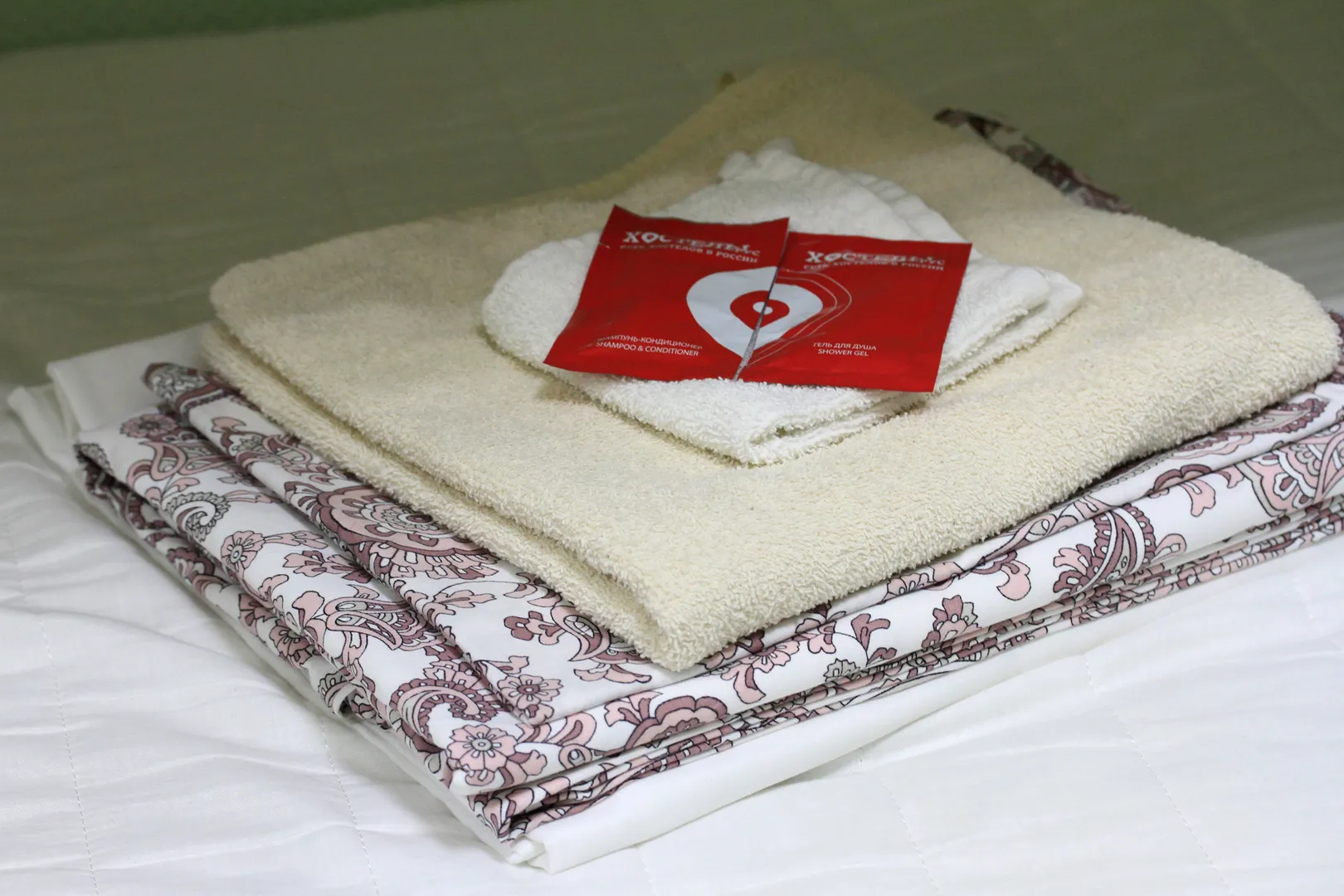 Комплект постельного белья и полотенец