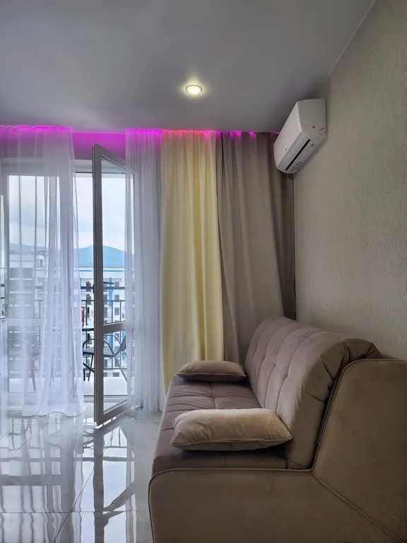 Студия у моря на высоком этаже