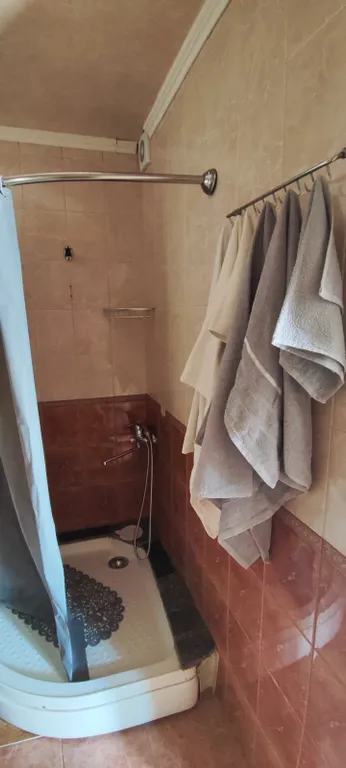 Двухэтажный дом с двориком и мангалом