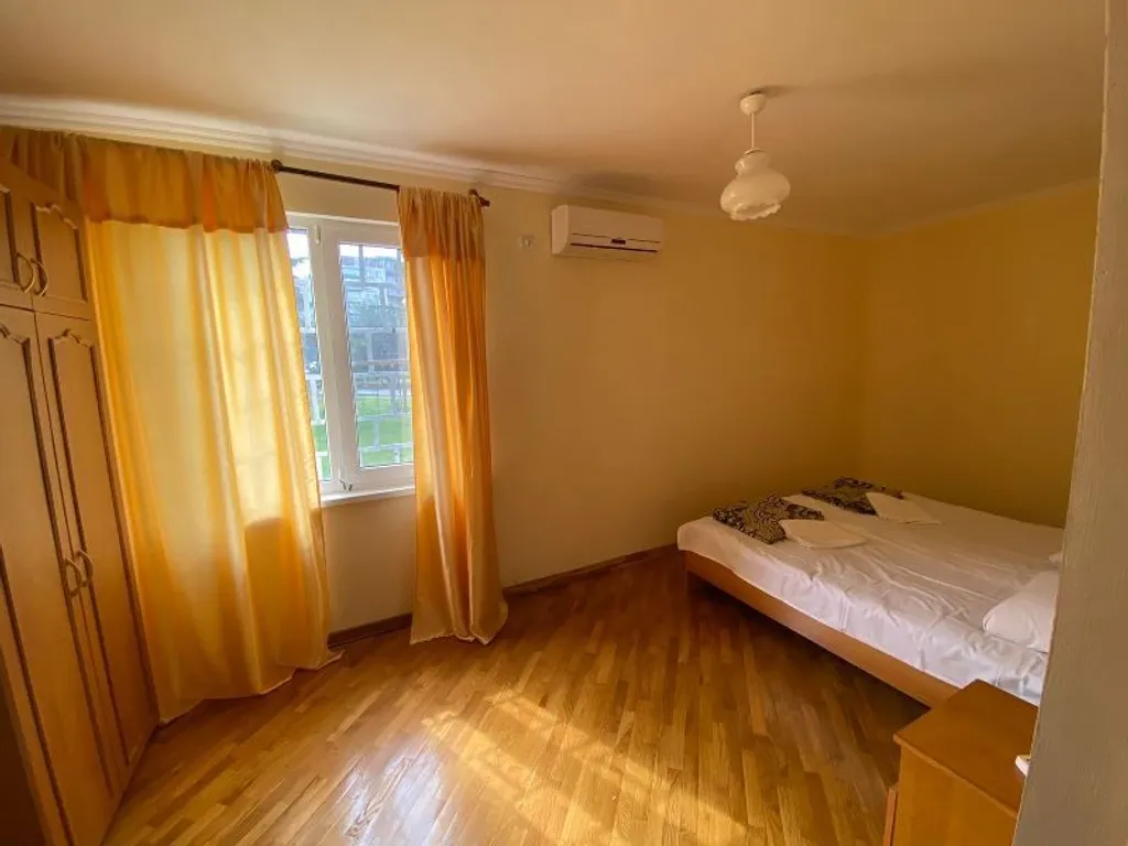 4-комнатная квартира в центре Пицунды