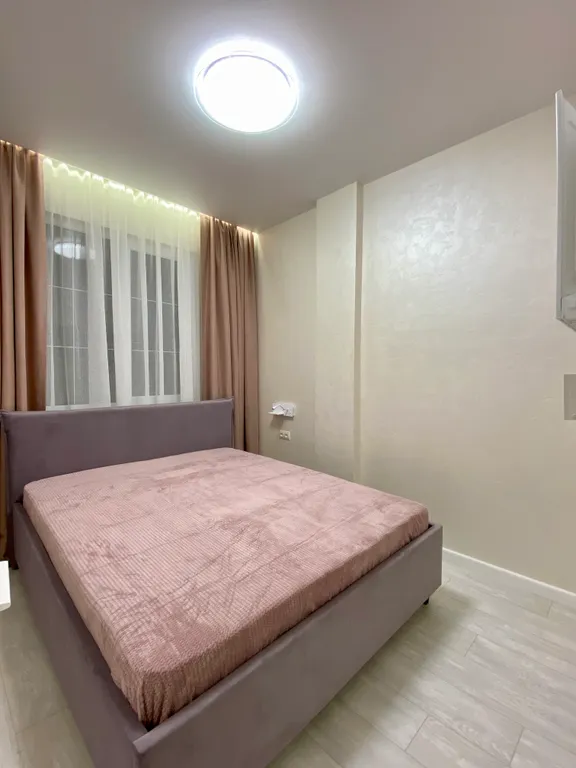 Евротрехкомнатный апартамент с балконом на первой линии