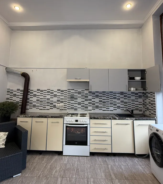 Коттедж Этаж под ключ в центре города — аренда посуточно в Сухум