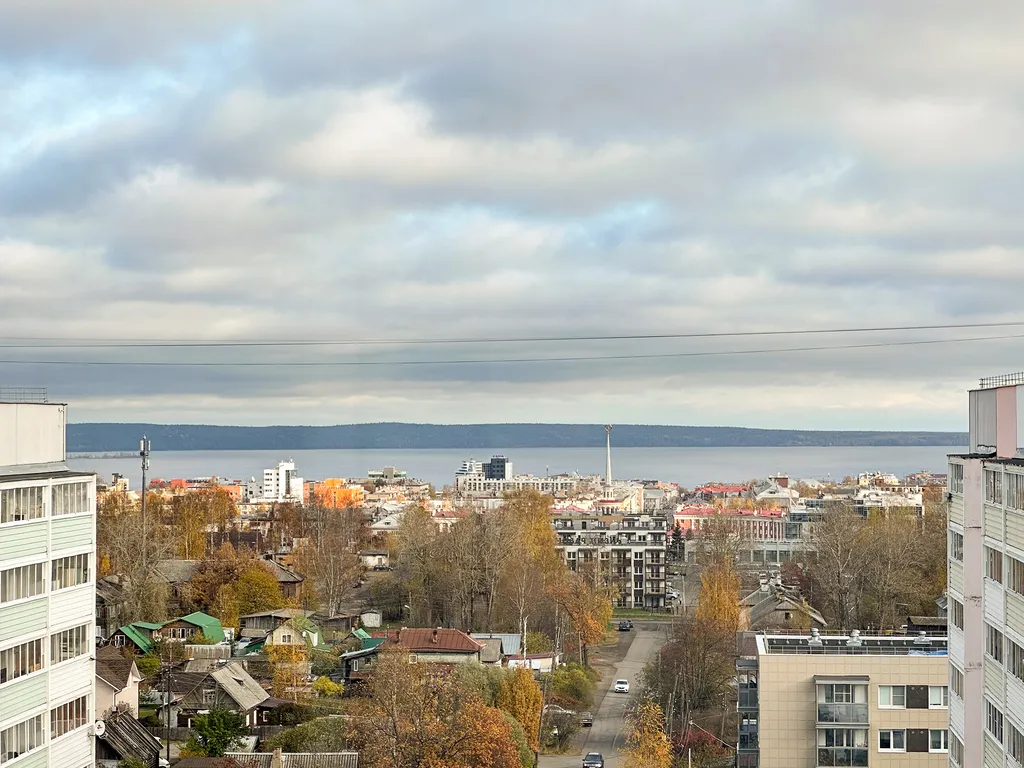 1к кв с видом на озеро. высокий этаж