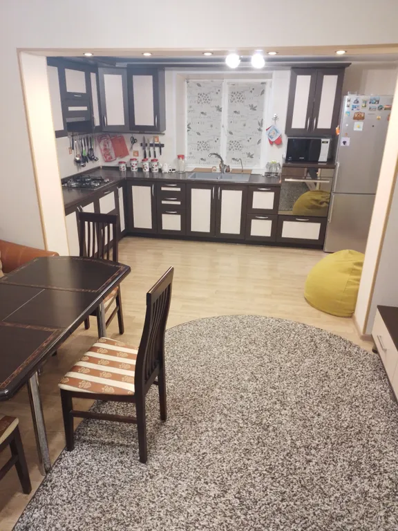 Дом у реки в центре города