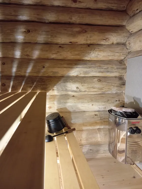 Меличуярви дом из бревна с сауной на берегу озера у самого леса