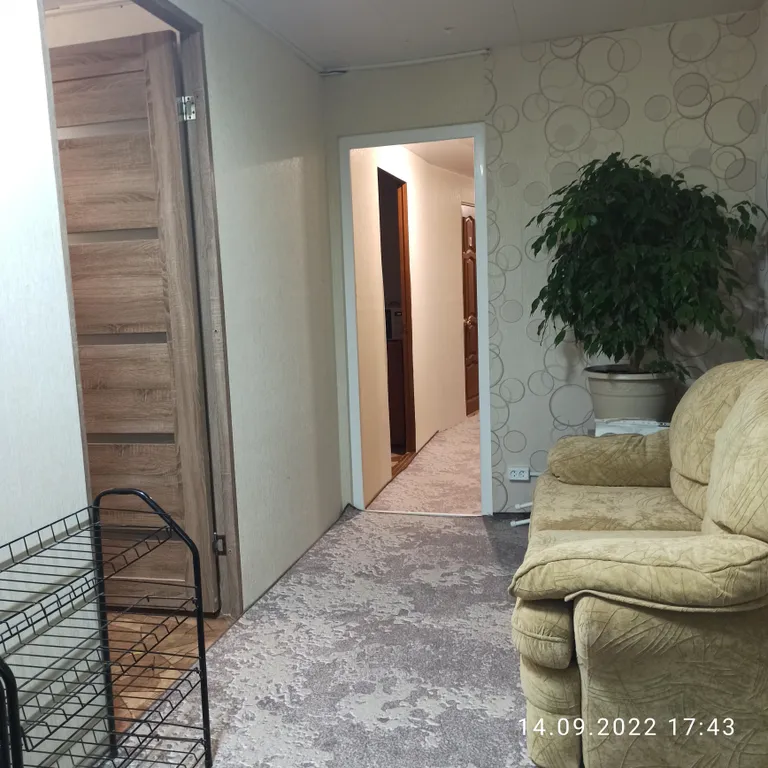 Семейный номер с санузлом (1 двуспальная  и 3 односпальные  кровати)