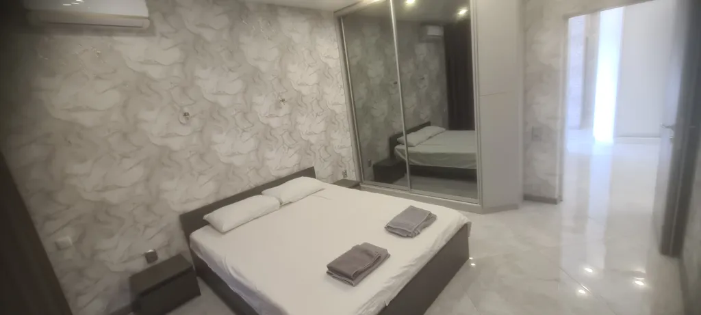 Двухкомнатная квартира с кухней, бассейном, джакузи и мангалом, баней