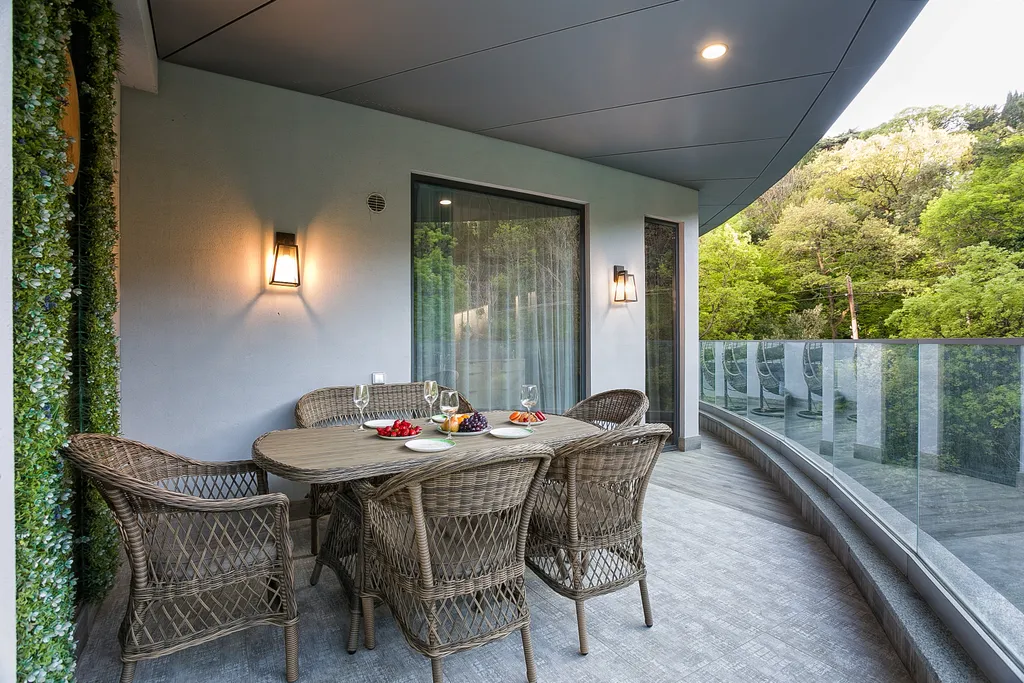 Апартамент с отдельной спальней и с детской спальней, большой террасой