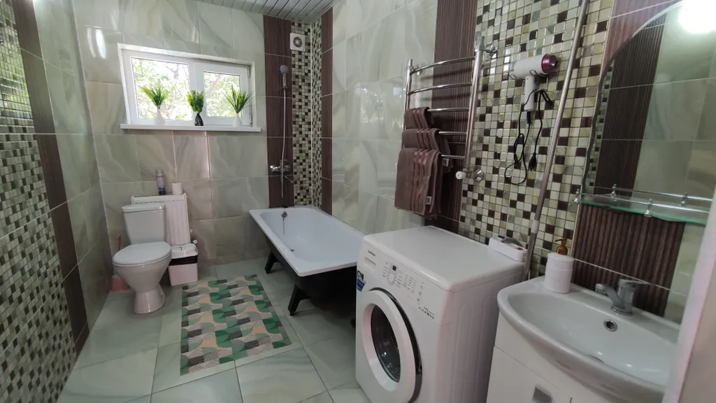 Часть дома в тихом районе с отдельным входом и удобной парковкой