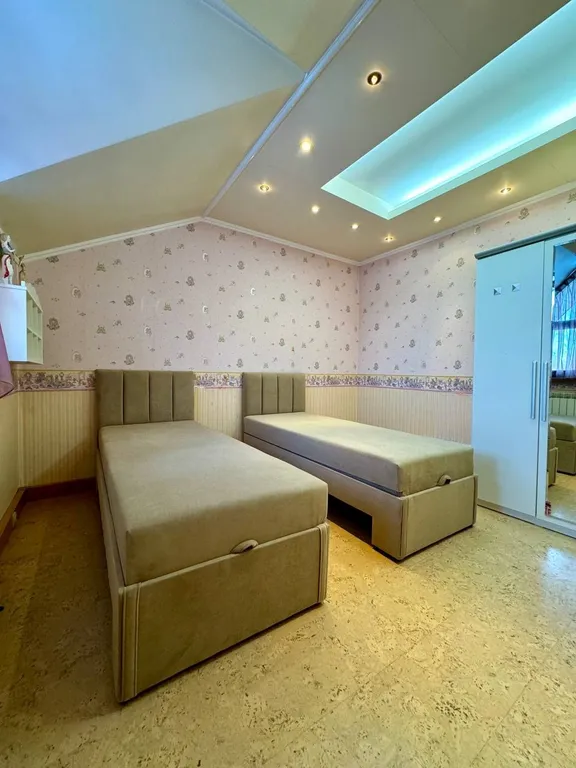 Дом с сауной и бассейном в черте города