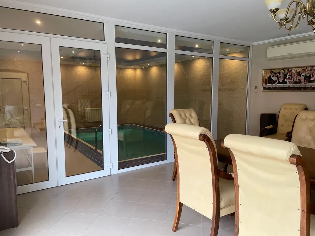 Красивый дом с баней и бассейном