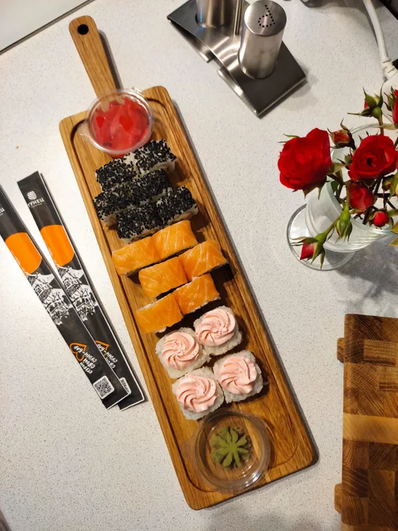 Каждому гостю подарок